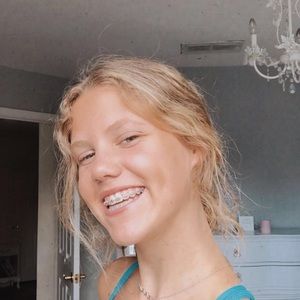 Meet your Posher, Caroline